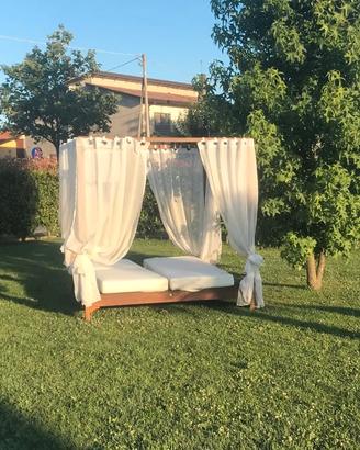 Letto baldacchino da giardino