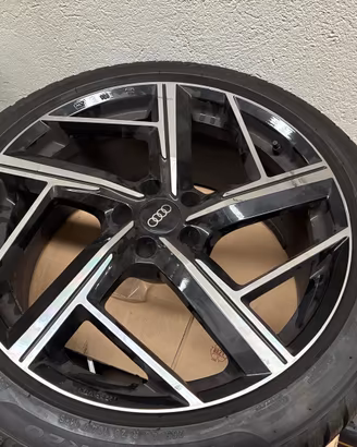Cerchi in lega Audi 20” + gomme Pirelli