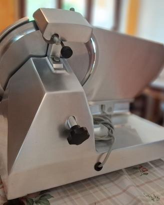 affettatrice 220 V.