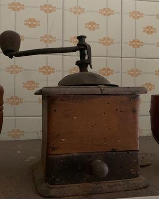 Antico macina caffe