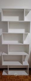 scrivania+ libreria+ Sedia
SOLO! 200 €