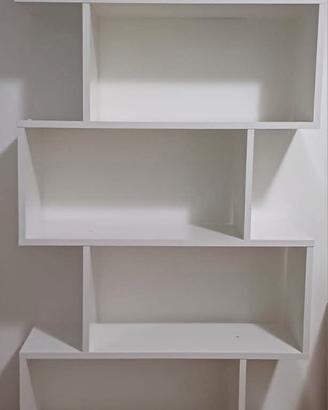 scrivania+ libreria+ Sedia
SOLO! 200 €