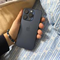 iPhone 15 pro blu 256 gb 100% batteria