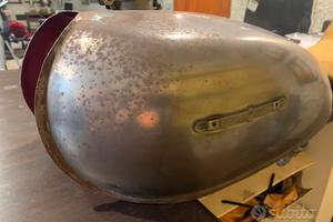 Struttura sella lunga in ferro e serbatoio Honda c