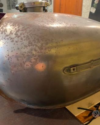 Struttura sella lunga in ferro e serbatoio Honda c