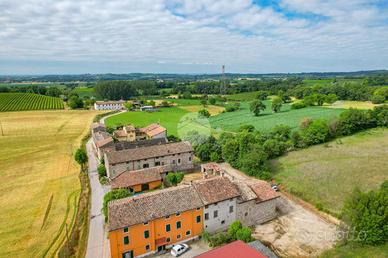 CASA DI CORTE A MONZAMBANO