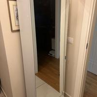 Mobile a specchio con ripiani