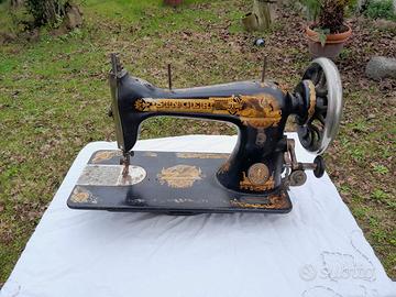 Macchina da cucire SINGER vintage