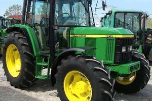 John Deere 6210