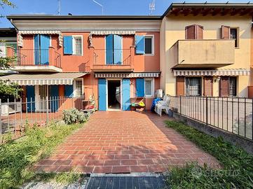 VILLA A SCHIERA A CASTEL MELLA