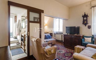 APPARTAMENTO AL PIANO RIALZATO CON GIARDINO PRIVAT