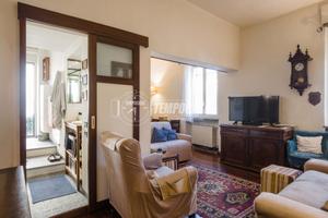 APPARTAMENTO AL PIANO RIALZATO CON GIARDINO PRIVAT