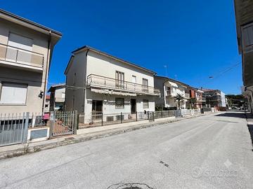 Cer chi una casa singola o bi fam a San Giuseppe