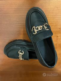 Mocassini donna con fibbia dorata