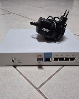 Firewall compatto Athom E3805