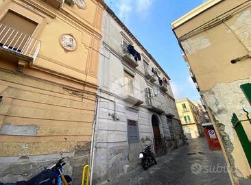 3 LOCALI A TORRE DEL GRECO