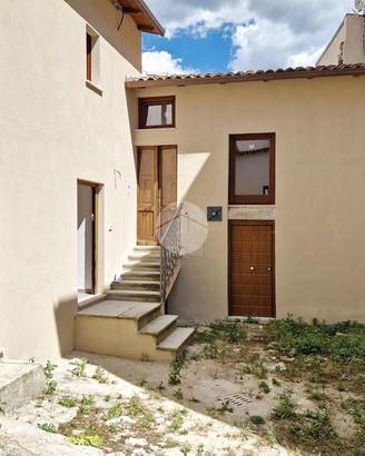 2 LOCALI A L'AQUILA