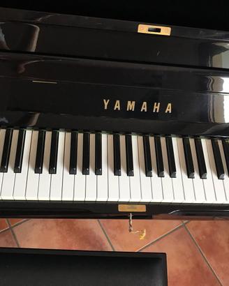 Pianoforte verticale Yamaha