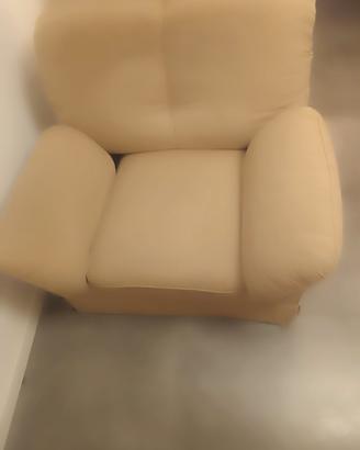 Divano letto più poltrona letto.