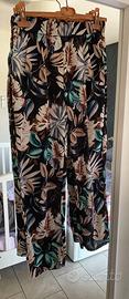 Pantaloni con motivo floreale