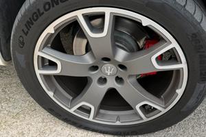 Maserati levanti cerchi 20 pollici