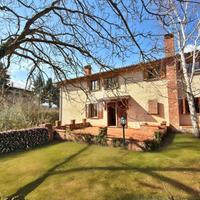 CASA DI CORTE A GUALDO TADINO