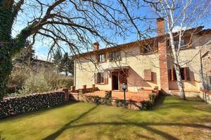 CASA DI CORTE A GUALDO TADINO