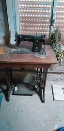 Macchina da cucire singer antica
