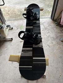 Tavola Snowboard con attacchi e scarponi