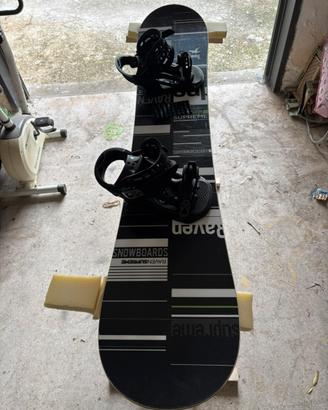 Tavola Snowboard con attacchi e scarponi