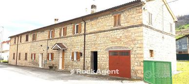 CASALE IN PIETRA CON TERRANO, POZZO E BOX