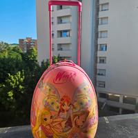 È un trolley rigido da asilo delle Winx 
