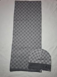 cappello con sciarpa abbinata