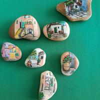 sassi dipinti a mano