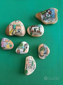 sassi dipinti a mano