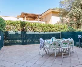 Appartamento con Corte a 150m dal Mare