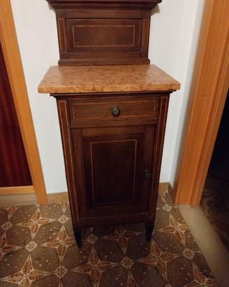 Mobiletto in noce