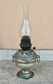 Lume a petrolio in metallo e vetro vintage