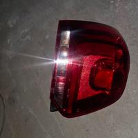 faro polo posteriore sinistro