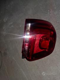 faro polo posteriore sinistro