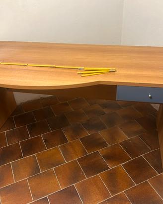 Scrivania in legno