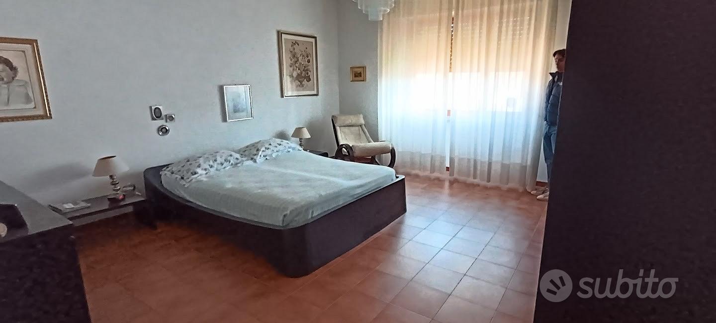 Villa Padronale Singola: Un Gioiello degli Anni '7 - Vista 6