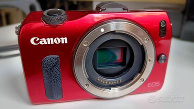 Canon EOS M Kit Completo - Obiettivo 22mm f/2 + 18