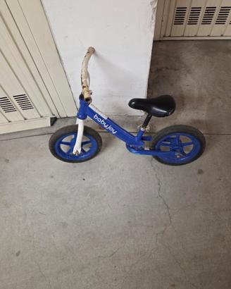 bicicletta senza pedali