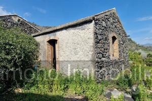 Rustico con terreno a Portosalvo di Mascali
