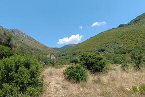 Casale di 110 mq con terreno mq 46.284