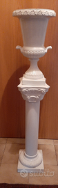 Colonna con vaso portafiori