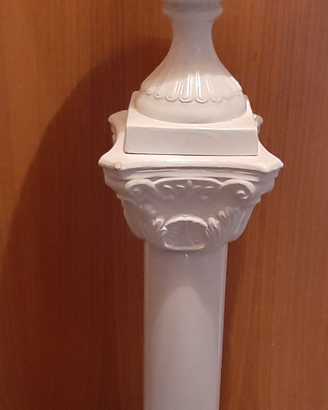Colonna con vaso portafiori
