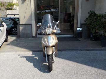 PIAGGIO Beverly 300 i.e. Anno
