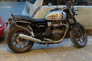 Triumph street twin